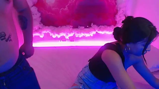 Charly and laura online show from November 5, 2025, 7:14 pm