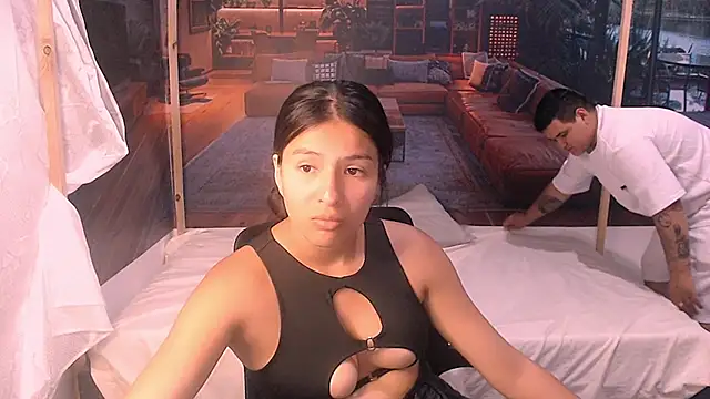 Charly and laura online show from November 18, 2025, 7:29 pm