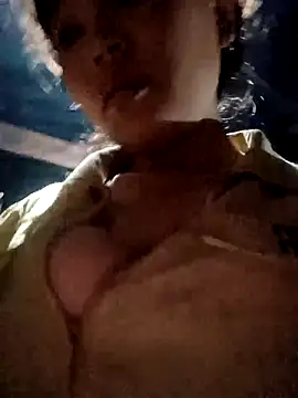 Snapshot of bree-zz chatting on February 19, 2026, 12:28 am bree-zz online show from February 19, 2026, 12:28 am