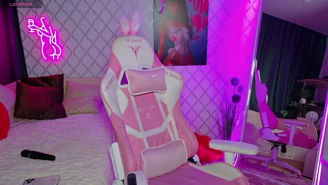 Curious Lily online show from June 27, 2026, 1:10 am