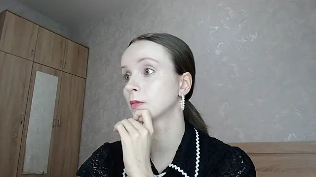 Yourplayfulspark online show from November 19, 2025, 6:08 pm