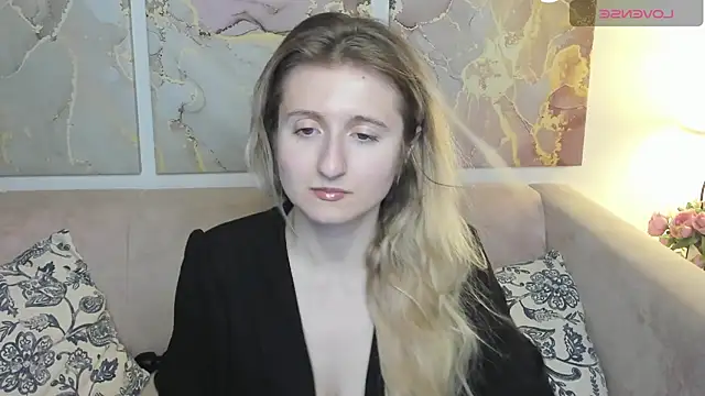 CamillaDreamer online show from May 15, 2026, 11:28 am