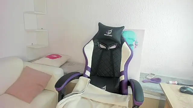 Ella starrr   online show from April 9, 2026, 6:19 am