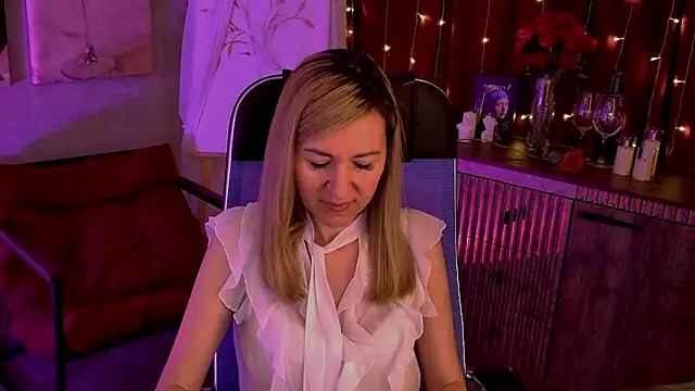 DonnaSmitth online show from April 16, 2026, 9:39 pm