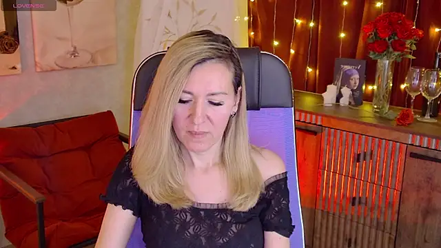 Snapshot of DonnaSmitth chatting on April 23, 2026, 7:05 pm DonnaSmitth online show from April 23, 2026, 7:05 pm