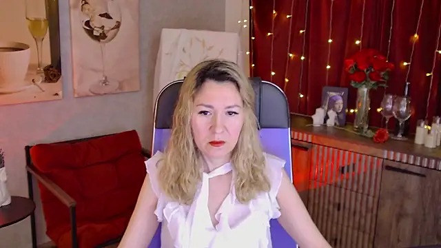 Snapshot of DonnaSmitth chatting on April 24, 2026, 6:54 pm DonnaSmitth online show from April 24, 2026, 6:54 pm