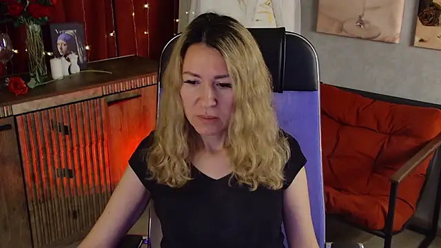 Snapshot of DonnaSmitth chatting on May 12, 2026, 6:49 pm DonnaSmitth online show from May 12, 2026, 6:49 pm