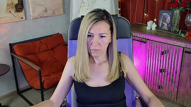 Snapshot of DonnaSmitth chatting on May 22, 2026, 6:35 pm DonnaSmitth online show from May 22, 2026, 6:35 pm