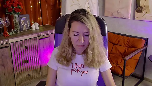 Snapshot of DonnaSmitth chatting on May 25, 2026, 6:47 pm DonnaSmitth online show from May 25, 2026, 6:47 pm