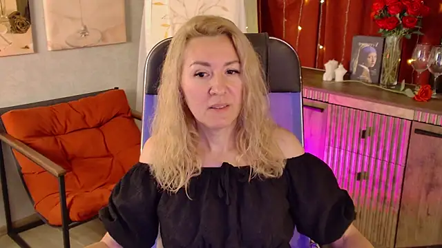 Snapshot of DonnaSmitth chatting on June 1, 2026, 7:04 pm DonnaSmitth online show from June 1, 2026, 7:04 pm