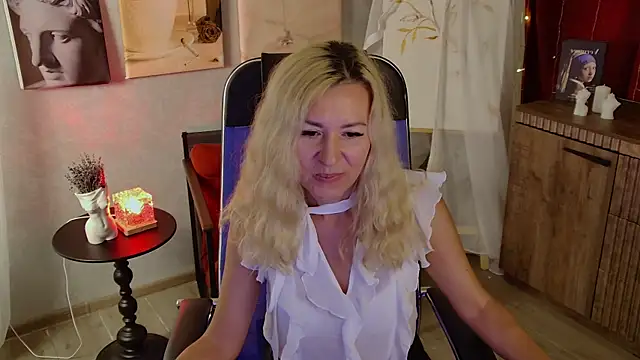 DonnaSmitth online show from July 28, 2026, 9:25 pm