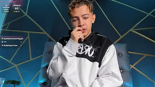 Lian Miller1  online show from February 10, 2026, 12:20 pm