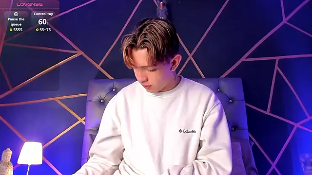 Lian Miller1  online show from March 3, 2026, 12:22 pm