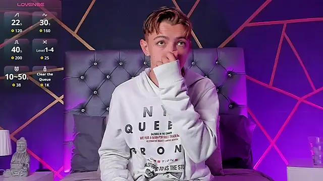 Lian Miller1  online show from March 30, 2026, 12:28 pm