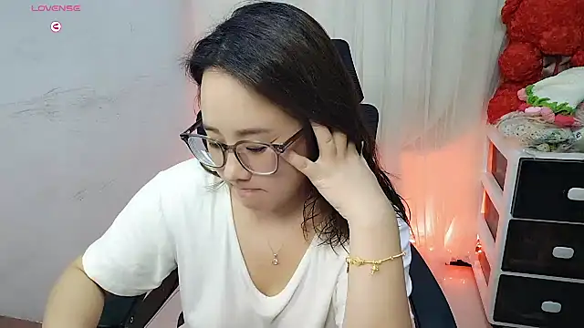 Snapshot of NEWONETO chatting on October 14, 2025, 10:49 am NEWONETO online show from October 14, 2025, 10:49 am