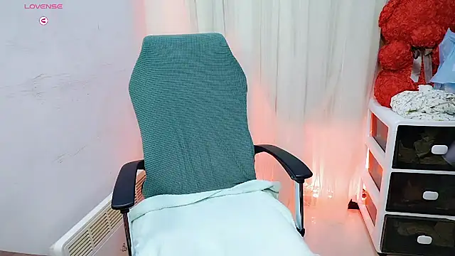 Snapshot of NEWONETO chatting on October 29, 2025, 9:11 am NEWONETO online show from October 29, 2025, 9:11 am