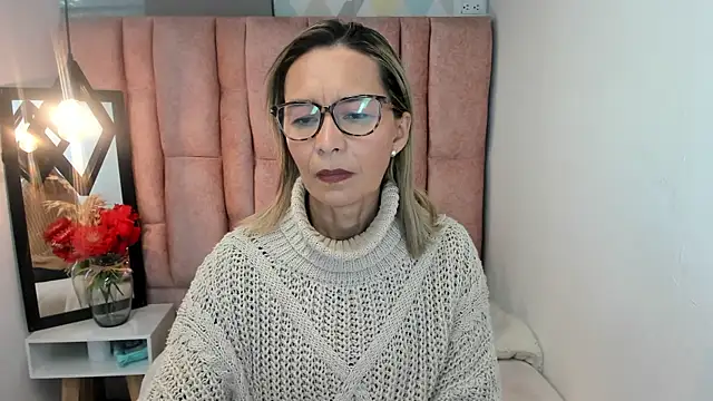 Issa Milf   online show from July 23, 2026, 2:37 pm