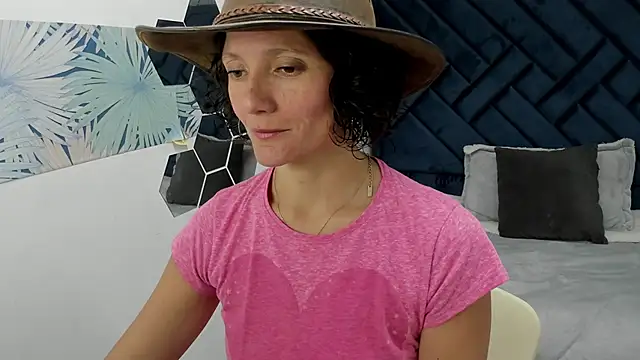 Valery More   online show from November 21, 2025, 12:37 pm