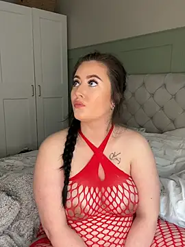 irishmollyx online show from April 15, 2026, 8:21 am