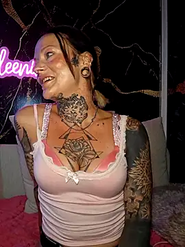 Snapshot of Peach420live chatting on July 14, 2026, 8:36 pm Peach420live online show from July 14, 2026, 8:36 pm