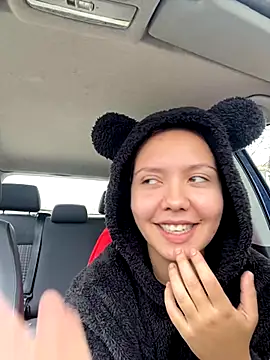 CamillaHessel online show from November 5, 2025, 1:00 pm