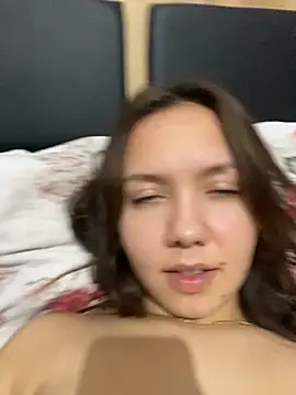 CamillaHessel online show from November 18, 2025, 6:01 pm