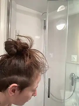 GoldenPussy1329 online show from March 18, 2026, 10:29 am