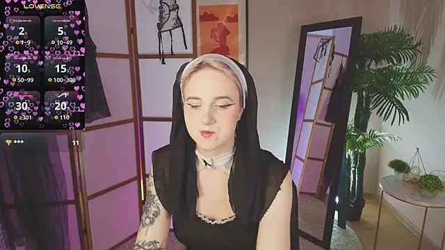 luna son online show from September 28, 2025, 10:26 pm