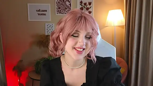 luna son online show from October 10, 2025, 9:14 pm