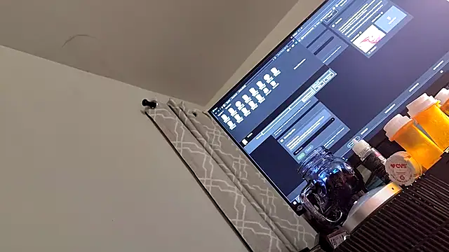 whitesmoothrod9 online show from November 20, 2025, 6:13 am