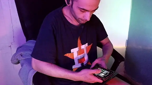 highinhtxx online show from March 25, 2026, 7:14 am