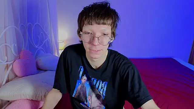 Snapshot of TommieHi chatting on October 3, 2025, 12:35 pm TommieHi online show from October 3, 2025, 12:35 pm