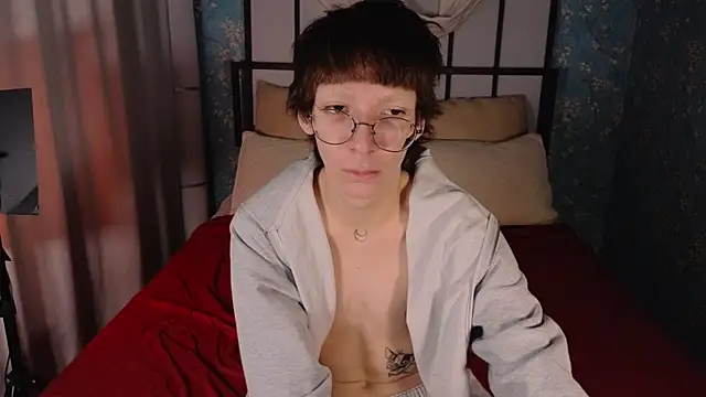 Snapshot of TommieHi chatting on October 10, 2025, 12:26 pm TommieHi online show from October 10, 2025, 12:26 pm