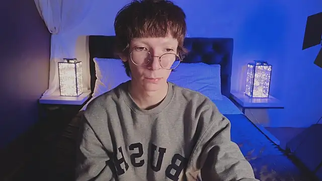 Snapshot of TommieHi chatting on October 19, 2025, 12:06 pm TommieHi online show from October 19, 2025, 12:06 pm