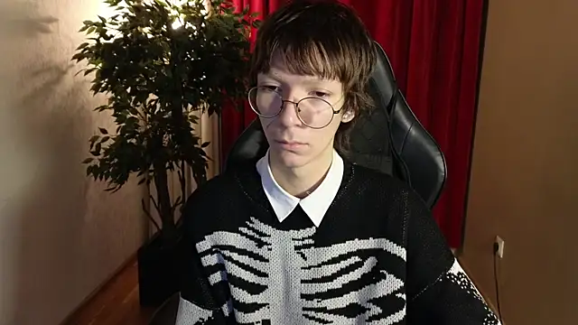 Snapshot of TommieHi chatting on November 16, 2025, 5:24 am TommieHi online show from November 16, 2025, 5:24 am