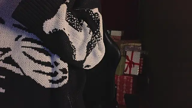 Snapshot of TommieHi chatting on November 28, 2025, 5:21 am TommieHi online show from November 28, 2025, 5:21 am