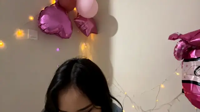 Snapshot of CarollFalick chatting on October 13, 2025, 2:17 pm CarollFalick online show from October 13, 2025, 2:17 pm