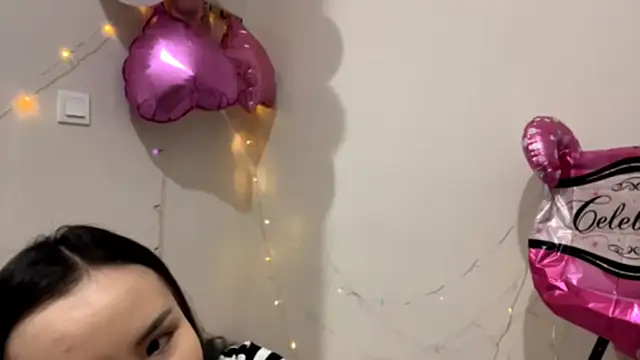 Snapshot of CarollFalick chatting on October 25, 2025, 12:13 pm CarollFalick online show from October 25, 2025, 12:13 pm