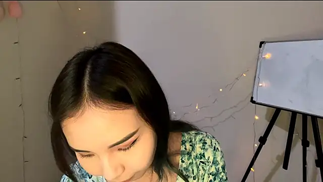 Snapshot of CarollFalick chatting on December 4, 2025, 12:36 pm CarollFalick online show from December 4, 2025, 12:36 pm