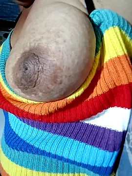 Hotmommax online show from March 3, 2026, 8:15 pm