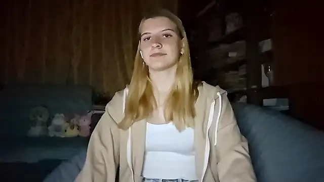 LynteriLain online show from September 28, 2025, 8:36 pm