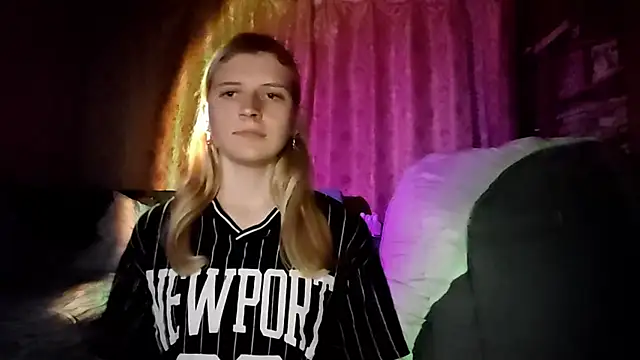 LynteriLain online show from October 8, 2025, 8:39 pm