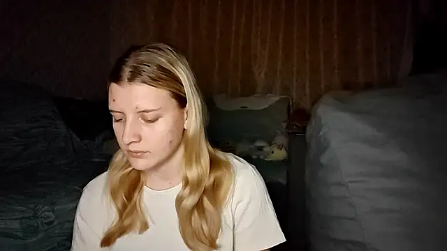 LynteriLain online show from October 20, 2025, 8:09 pm