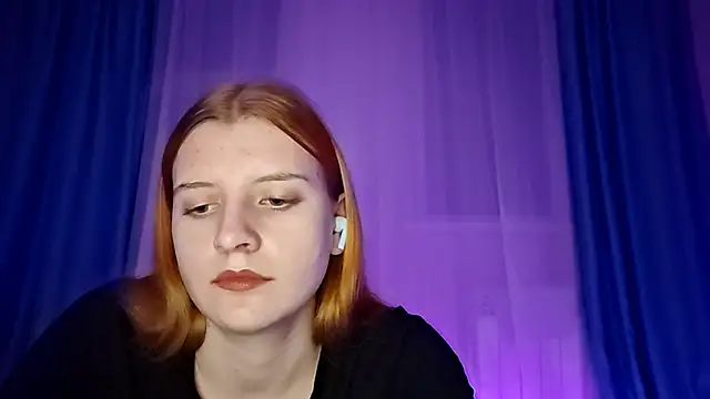 LynteriLain online show from November 5, 2025, 7:58 pm