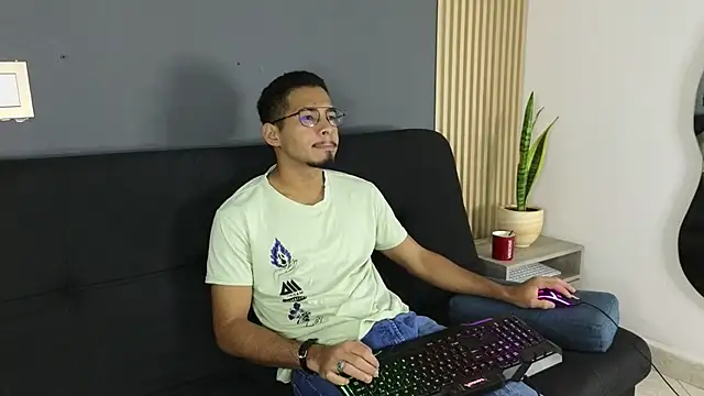 Jaybrown  1 online show from October 14, 2025, 11:22 am