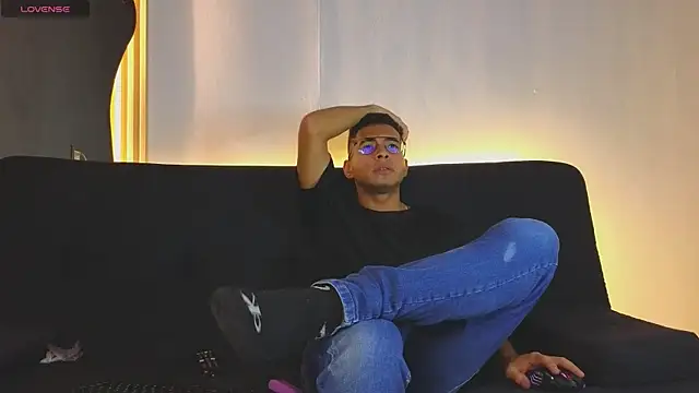 Jaybrown  1 online show from November 11, 2025, 3:17 am