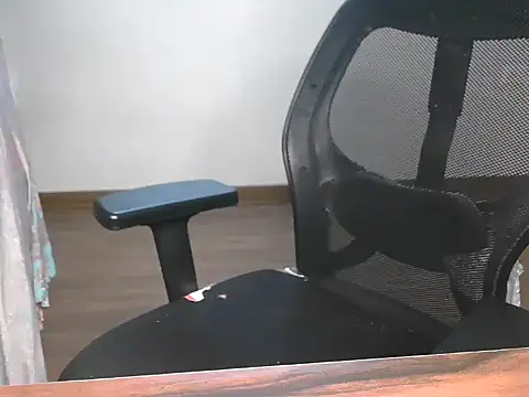 Snapshot of mooonlightbaby chatting on December 17, 2025, 4:35 pm mooonlightbaby online show from December 17, 2025, 4:35 pm