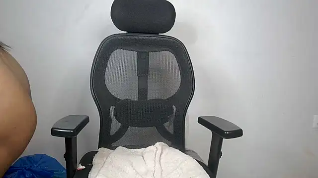 mooonlightbaby online show from April 4, 2026, 7:11 pm