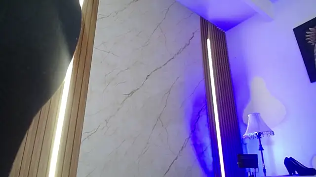 chloe  Jones  online show from January 19, 2026, 1:37 pm