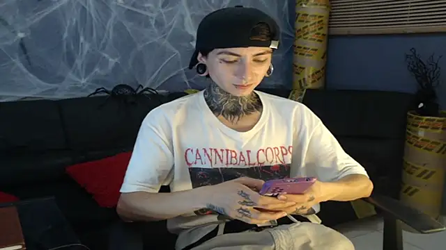 Snapshot of Kuregari_xs chatting on October 27, 2025, 1:42 am Kuregari xs online show from October 27, 2025, 1:42 am